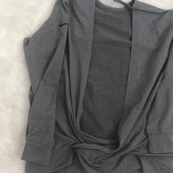 🌸 Nike open back long sleeve top 🌸 - Picture 7 of 7